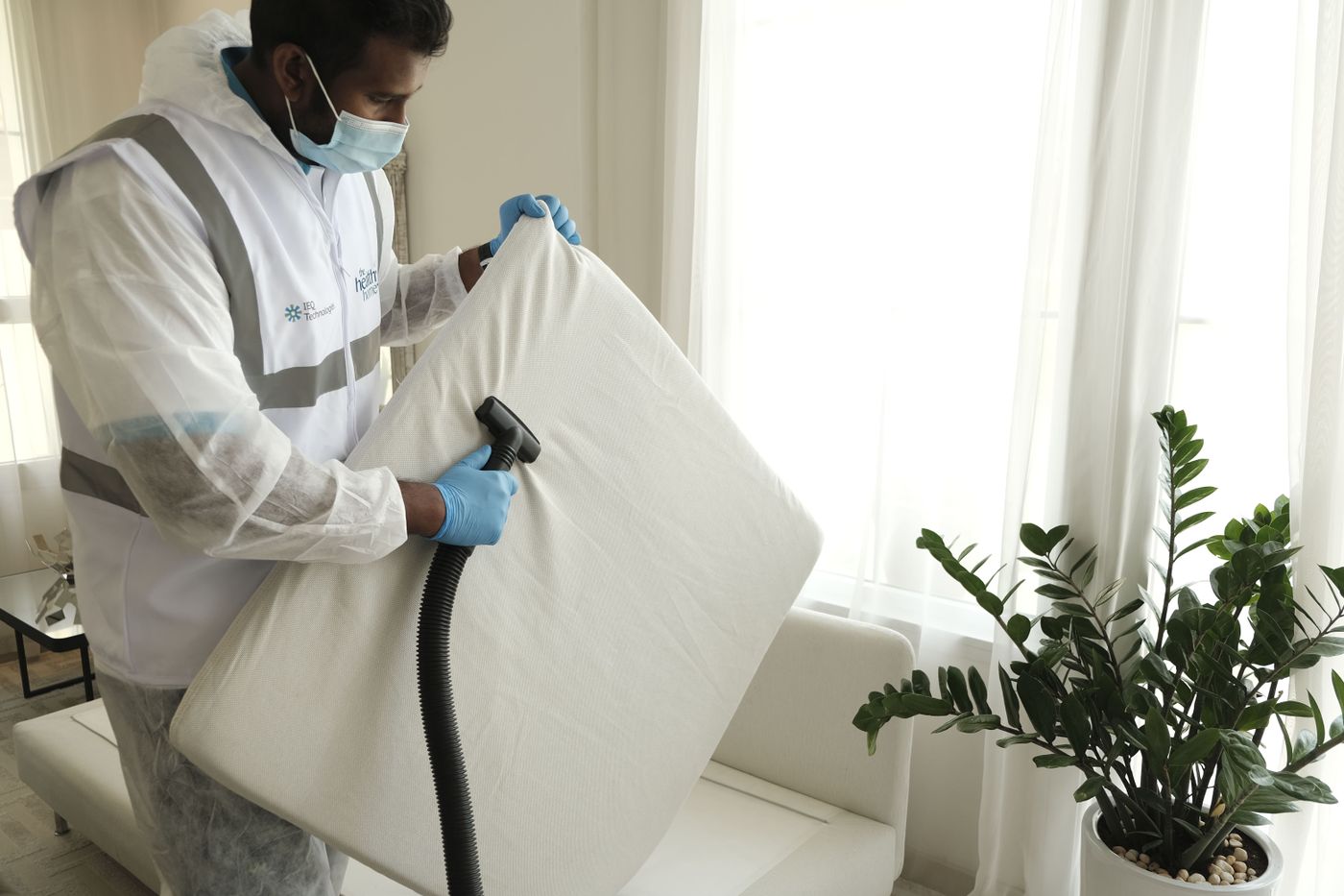 Nettoyage de matelas à domicile par un agent Switch Air
